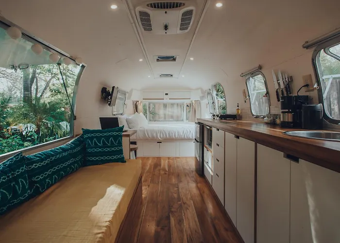 Airstream By The Sea Inn *